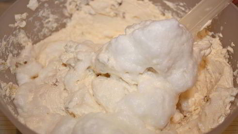 творожная запеканка с клубничным соусом