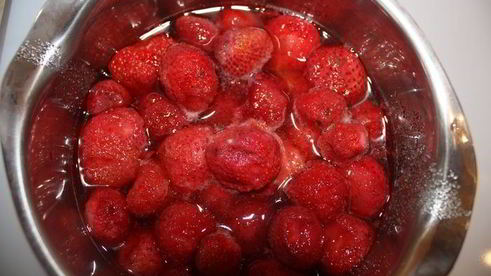 творожная запеканка с клубничным соусом