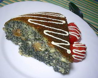 Творожно-манная запеканка с маком и изюмом