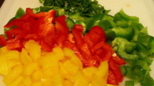 яично-луковый рулет-запеканка с начинкой из рикотты, сладкого перца и грецких орехов