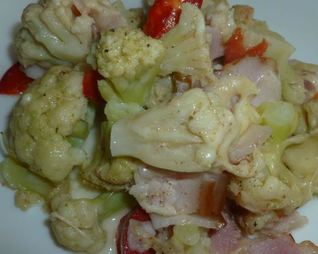 Запеканка из цветной капусты с беконом