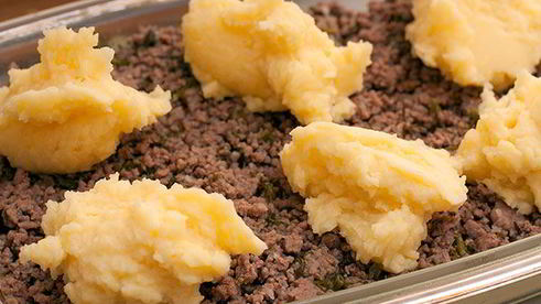 знакомая картофельная запеканка с мясом