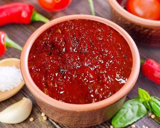 Аджика из слив острая