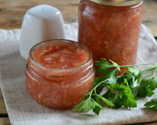 Аджика с хреном сырая