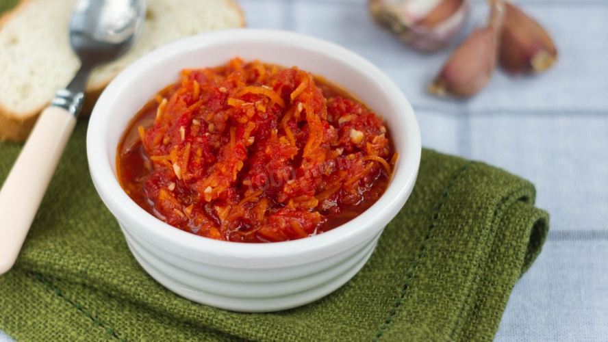 Рецепт аджики с яблоками и помидорами