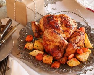 Курица, запеченная с домашней аджикой и корнеплодами