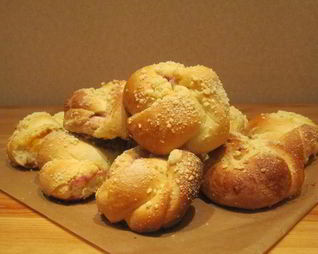 Булочки-узелки с джемом