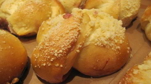 булочки-узелки с джемом