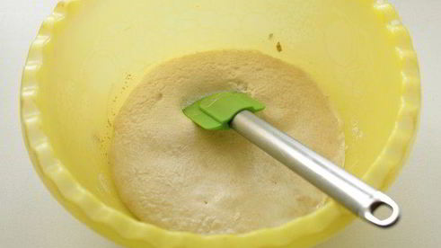 гугельхопф с джемом, миндалем и клюквой