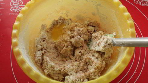 гугельхопф с джемом, миндалем и клюквой