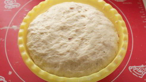 гугельхопф с джемом, миндалем и клюквой