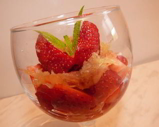 Клубника с имбирным джемом