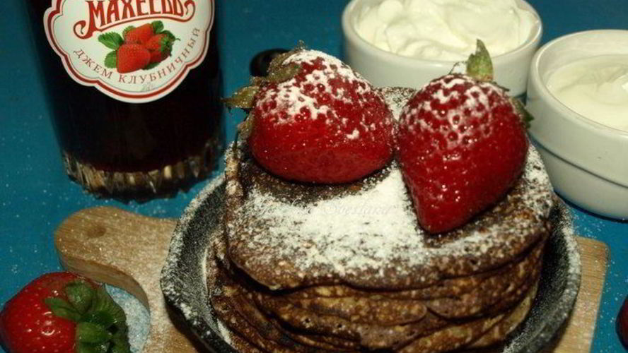 Рецепт миндальных блинков с клубничным джемом