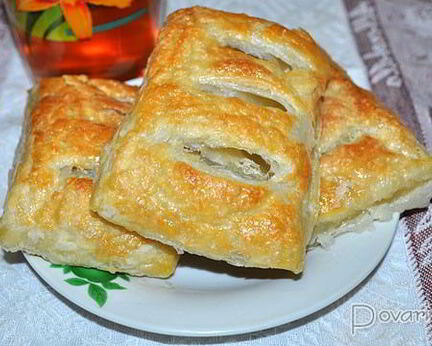 Полоски с джемом из слоеного теста