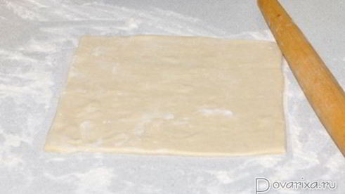 полоски с джемом из слоеного теста