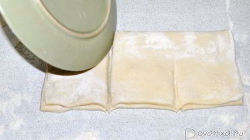 полоски с джемом из слоеного теста