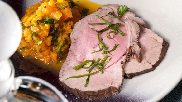 Рецепт Свинины в луковой шелухе с морковным пюре и луковым джемом