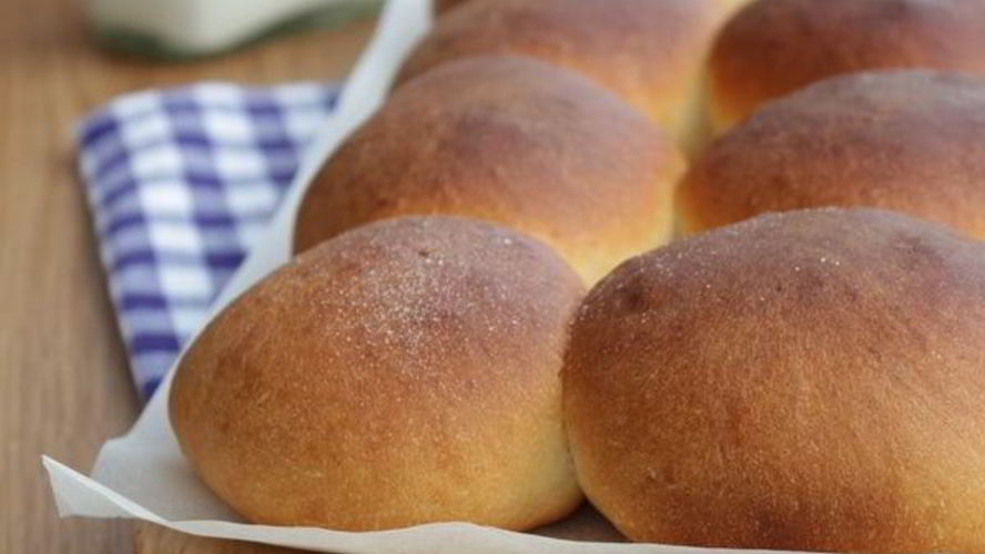 Рецепт ванильных сдобных булочек с джемом