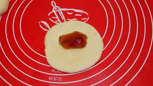 ванильные сдобные булочки с джемом