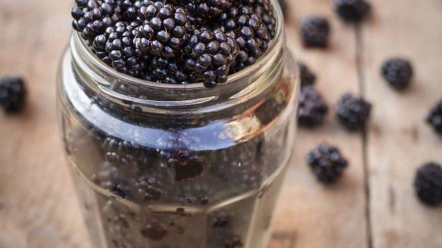 Рецепт компота из ежевики на зиму