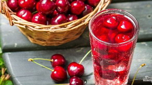 Рецепт Компота из вишни с косточками