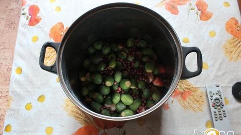 компот из яблок, фейхоа и облипихи