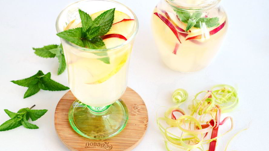 Рецепт компота с ревенем и яблоками