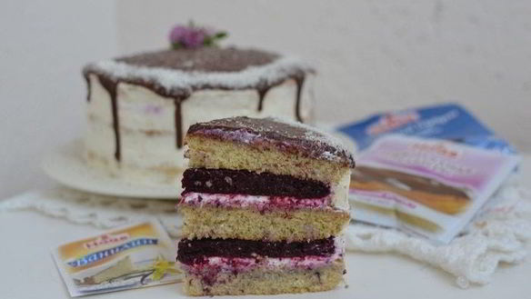 Рецепт Ванильного торта с ягодным компоте