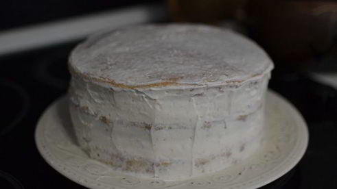 ванильный торт с ягодным компоте