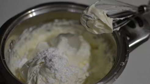 ванильный торт с ягодным компоте