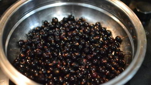 ванильный торт с ягодным компоте