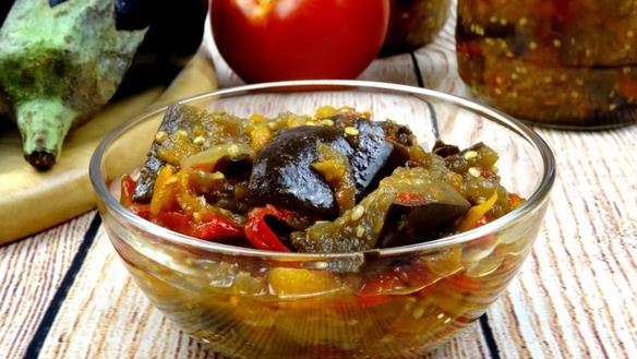 Рецепт Лечо из баклажанов на зиму из помидор и моркови с чесноком