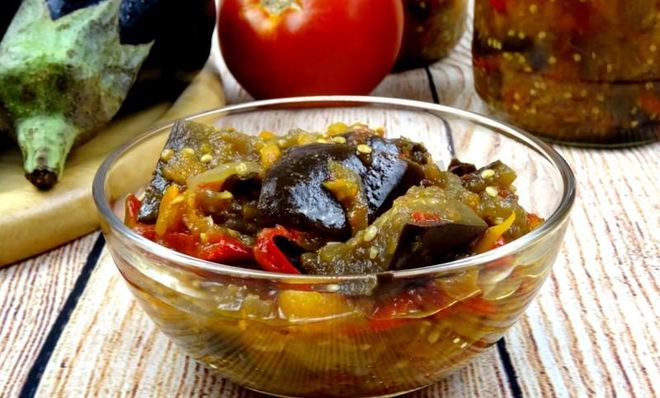 Лечо из баклажанов на зиму из помидор и моркови с чесноком