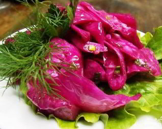 Маринованная капуста с морковью и свеклой
