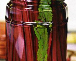 Маринованная свекольная ботва