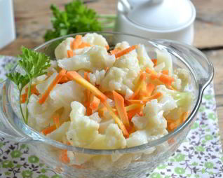 Маринованная цветная капуста с морковью