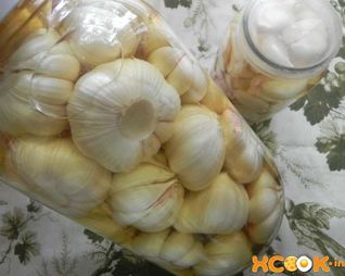 Маринованный чеснок головками