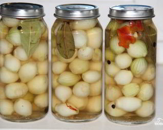 Маринованный лук в банках на зиму