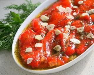Маринованные печеные перцы