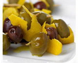 Оливки, маринованные в водке, джине и вермуте