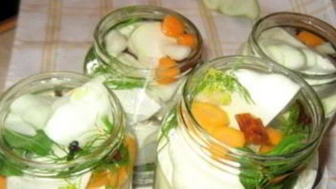 патиссоны, маринованные кусочками