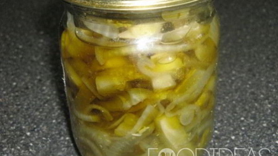 Рецепт огурцов с луком на зиму