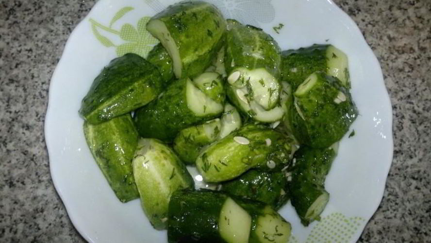 Рецепт быстрых малосольных огурцов в пакете с чесноком