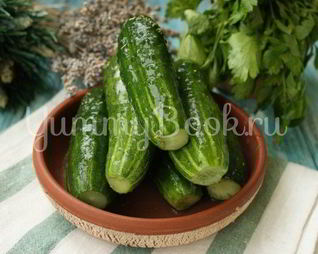 Малосольные огурцы на минеральной воде