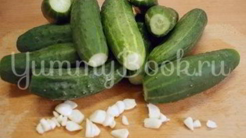 малосольные огурцы на минеральной воде