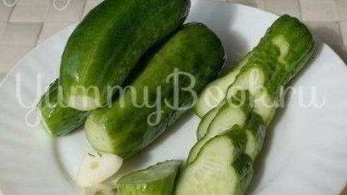 малосольные огурцы на минеральной воде