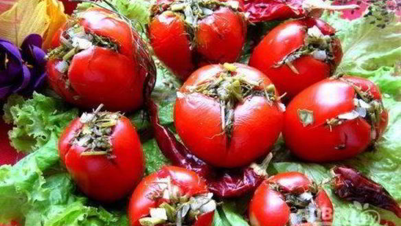 Рецепт Малосольных помидоров с чесноком и зеленью