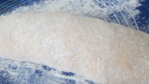 томатный батон с вялеными помидорами