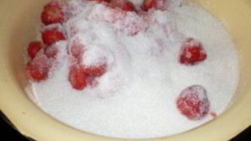 клубничное варенье янтарное