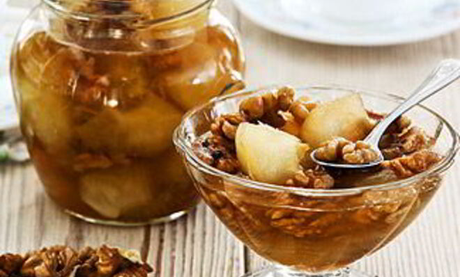 Варенье из яблок с грецкими орехами в мультиварке